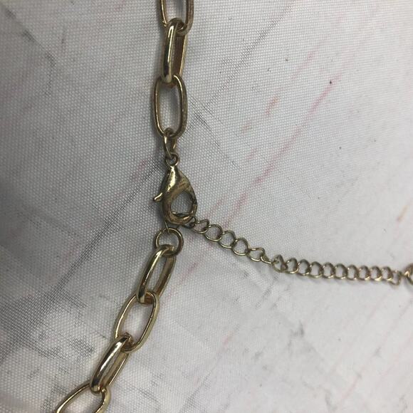 Gold Chain Large Interlocking Loop Bundle Necklace - Picture 3 of 4